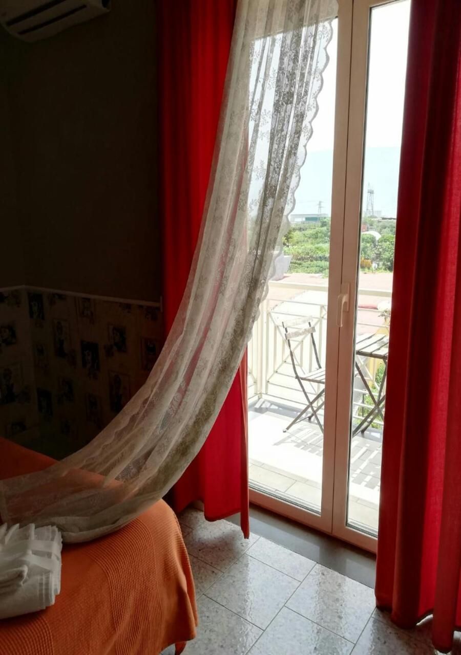 B&B Sweet Home Triple Room with Balcony 3