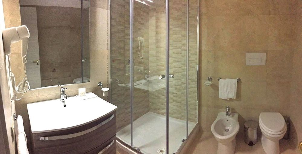 Hotel Riviera Palace Triple Room 5