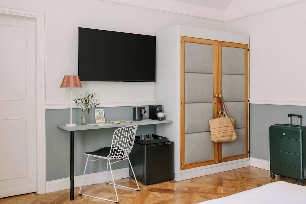 Room, 1 Queen Bed, Ground Floor