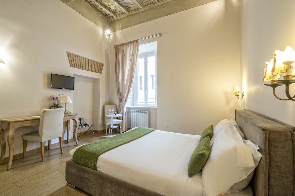 Little Queen Suite Classic Double Room 5