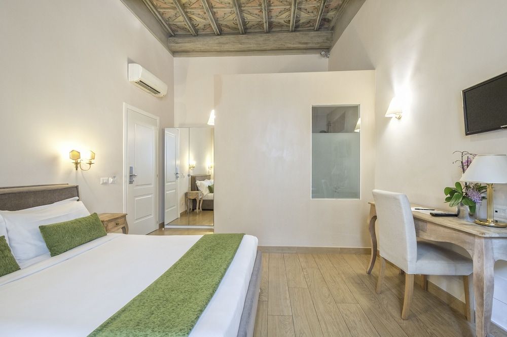 Little Queen Suite Classic Double Room 4