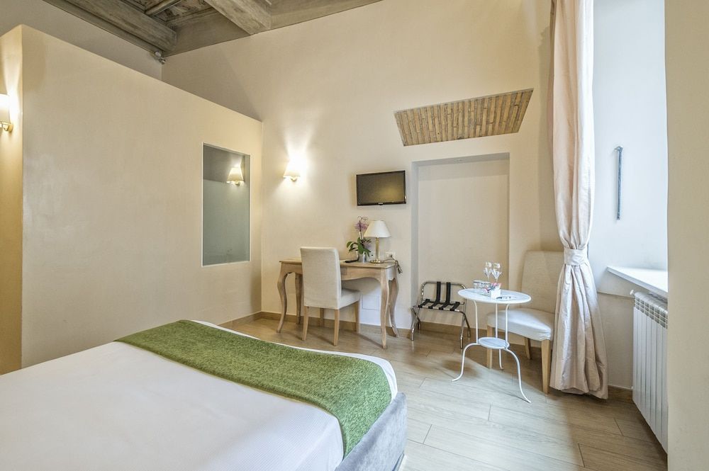 Little Queen Suite Classic Double Room 17