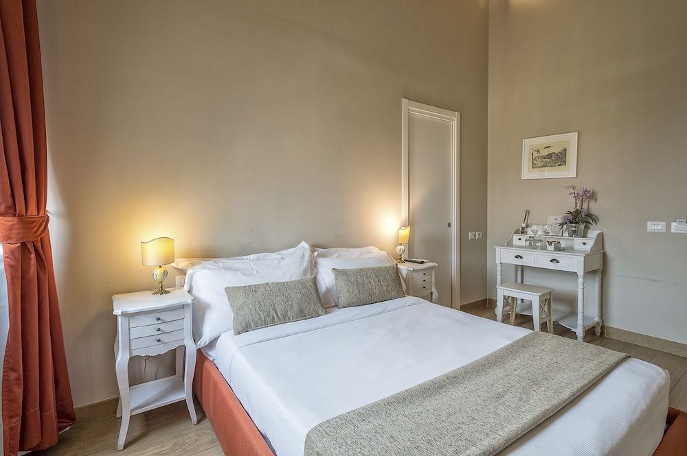 Little Queen Suite Classic Double Room 3