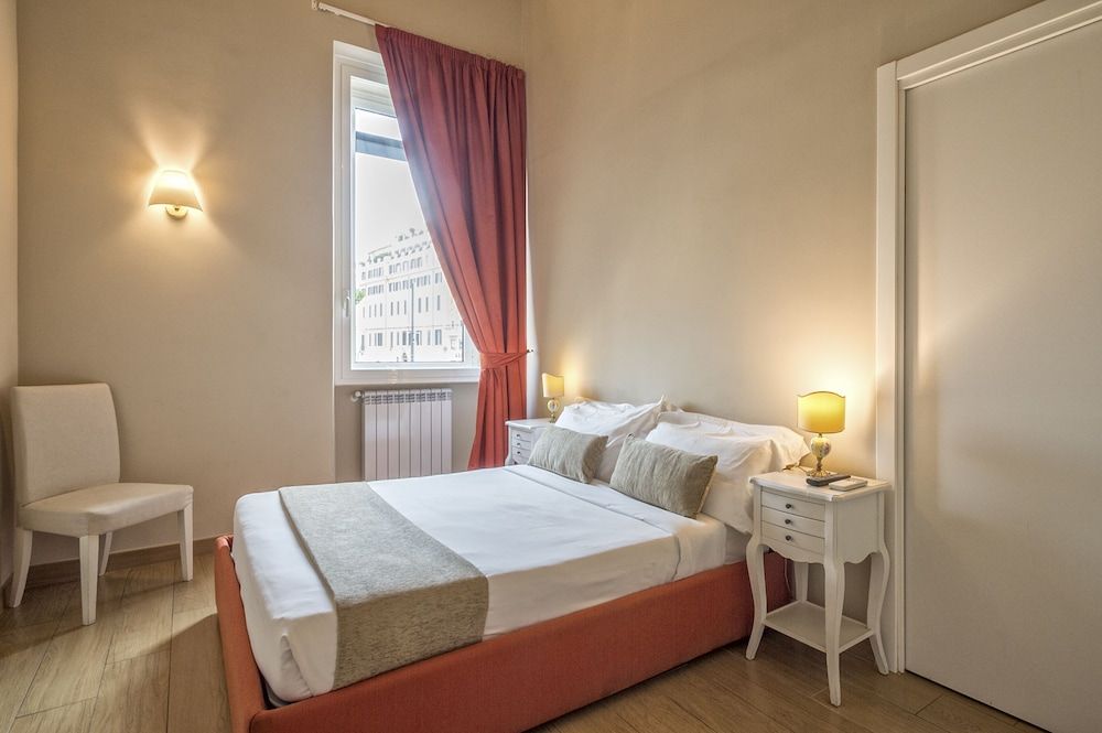 Little Queen Suite Classic Double Room 2