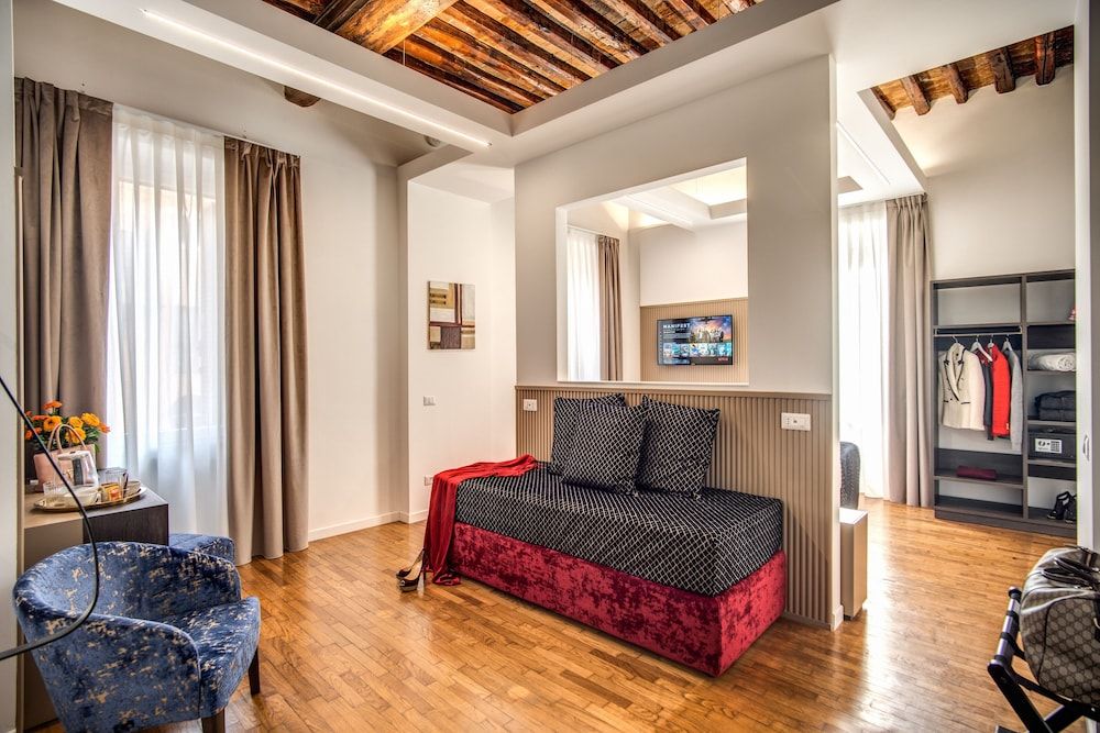 undefined Little Queen Suite