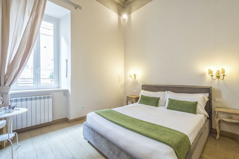 Little Queen Suite Classic Double Room 6