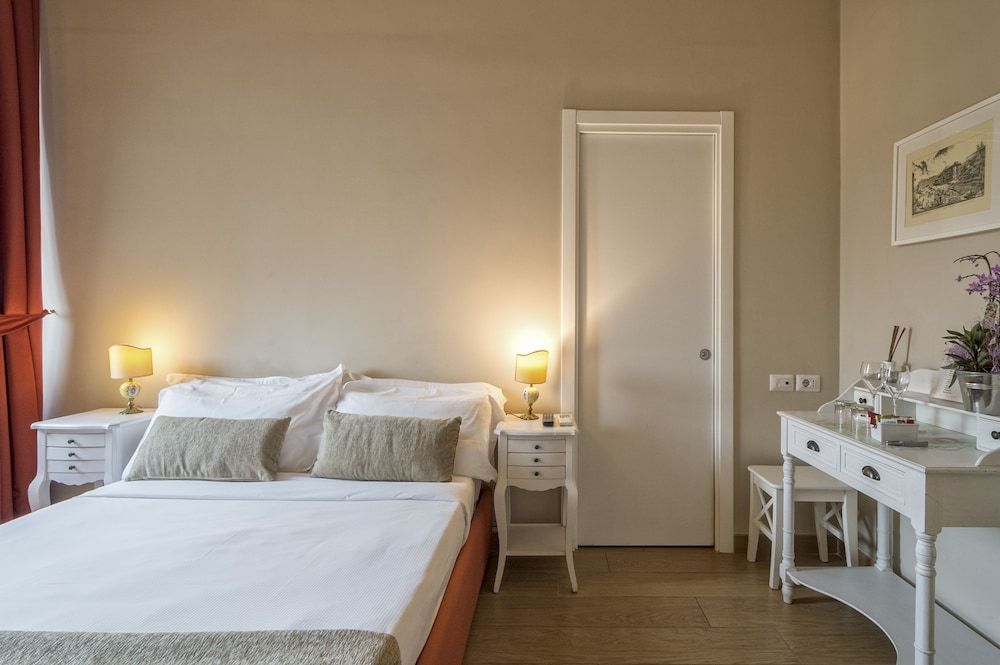 Little Queen Suite Classic Double Room