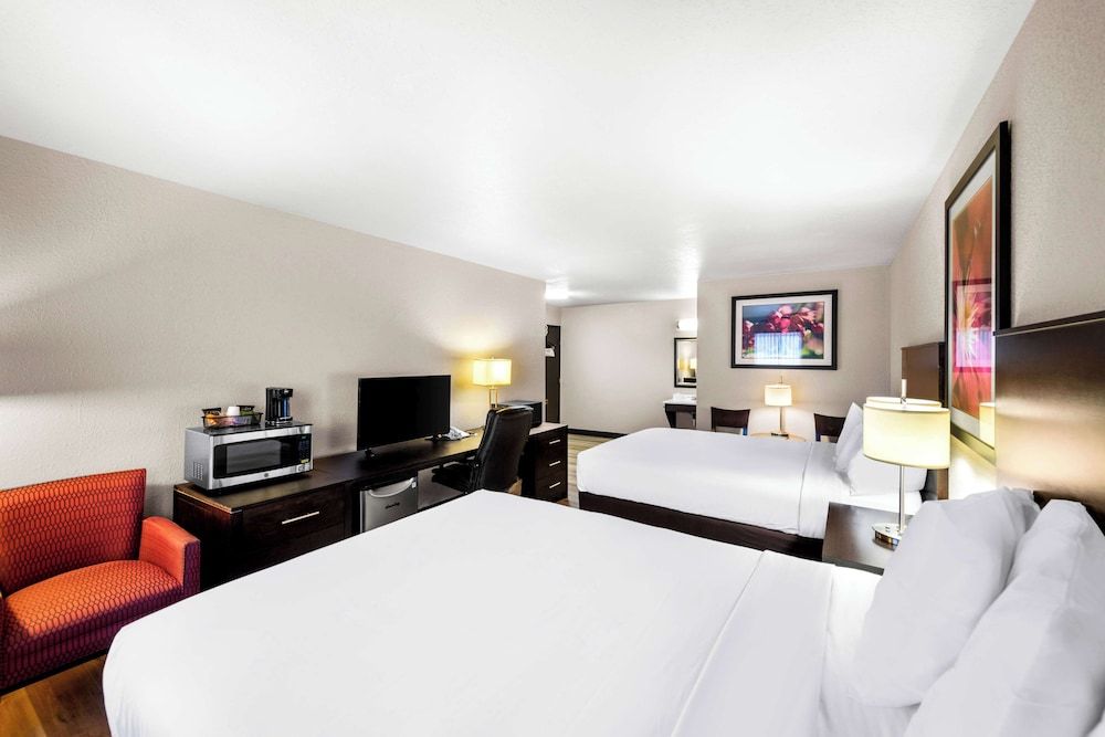 Americas Best Value Inn Marquette Premium Room, 2 Queen Beds (2nd Floor, No Elevator) 2