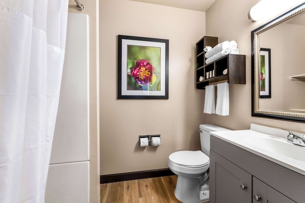 Americas Best Value Inn Marquette Premium Room, 2 Queen Beds (2nd Floor, No Elevator) 6