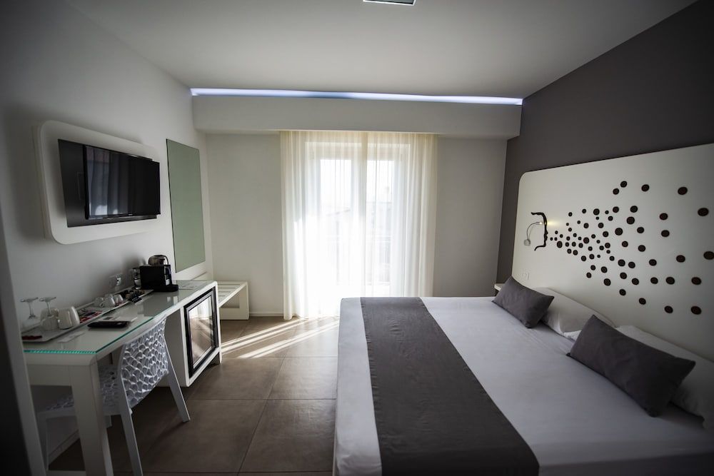 Aether Suites Tropea Deluxe Suite, 1 King Bed with Sofa bed, Terrace 5