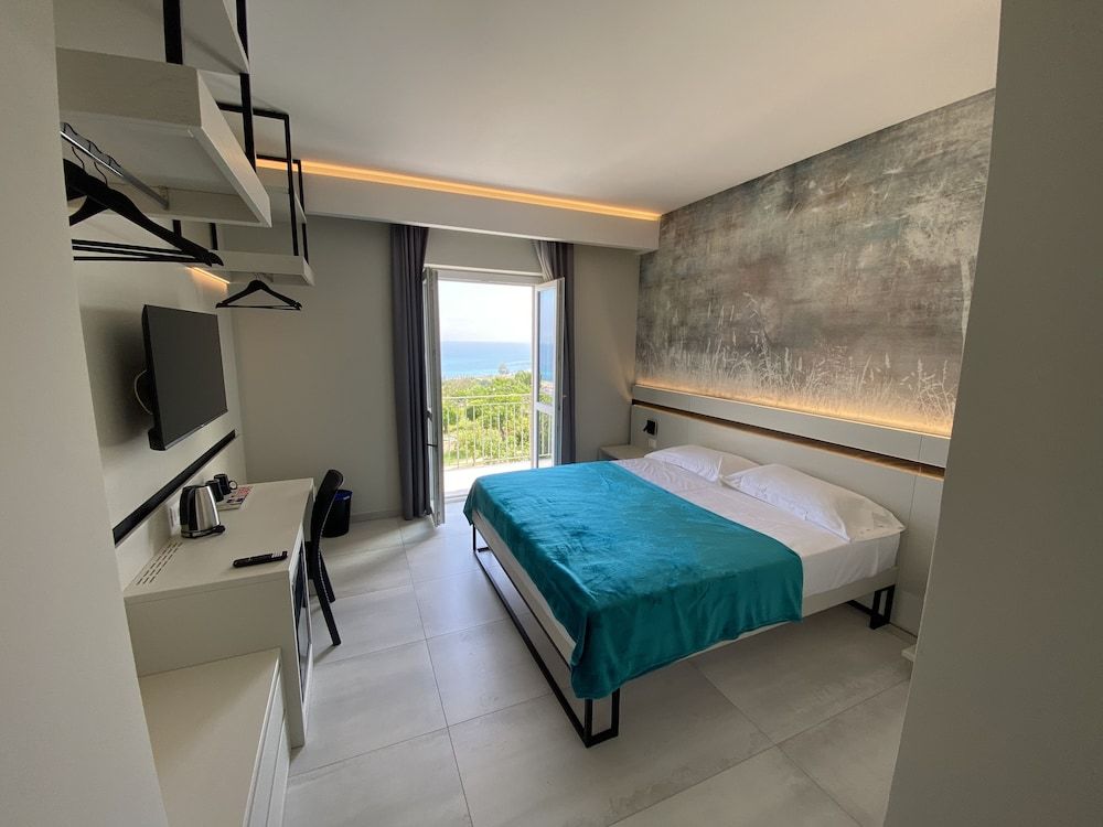 Aether Suites Tropea Family Suite 2