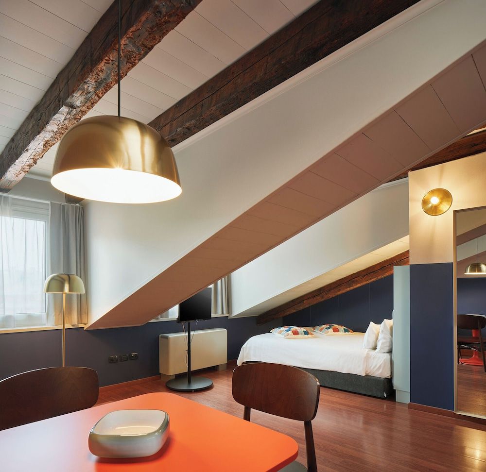 Urbanauts Studios Minelli Cozy 9