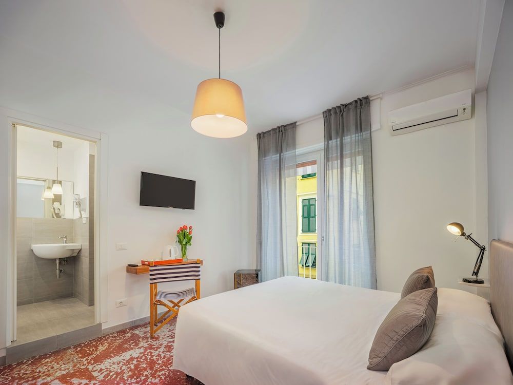 Economy Double Room, 1 Queen Bed