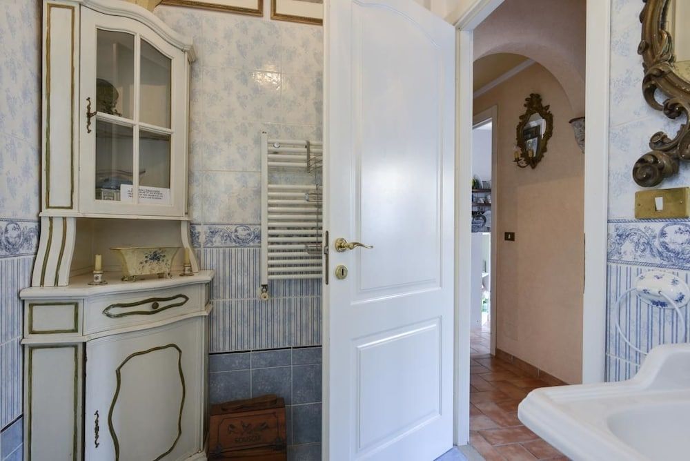 Abruzzese Triple Room, Shared Bathroom 8