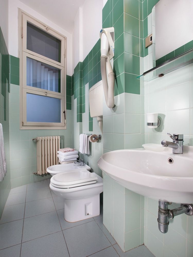 Columbia Classic Quadruple Room, 1 Bedroom, Balcony 5