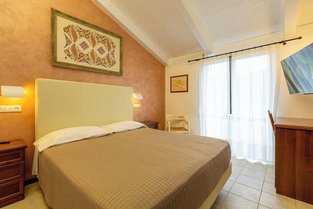 Columbia Superior Double Room, 1 Queen Bed, Balcony 3