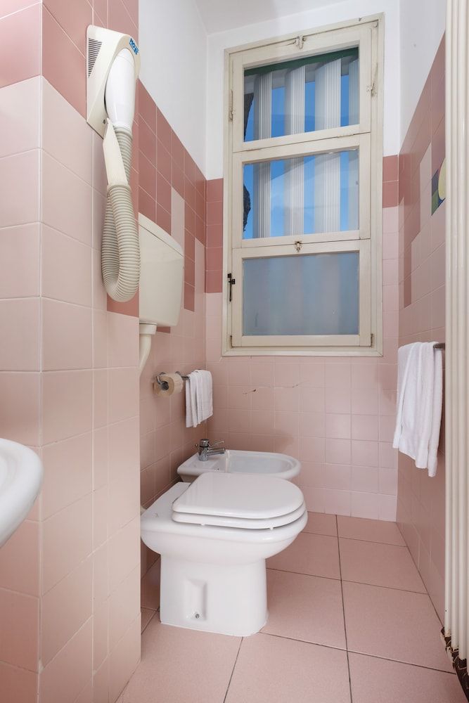 Columbia Classic Quadruple Room, 1 Bedroom, Balcony 8