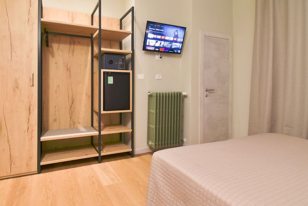 Columbia Executive Room 5