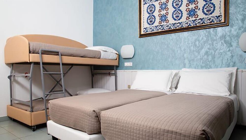 Columbia Classic Quadruple Room, 1 Bedroom, Balcony