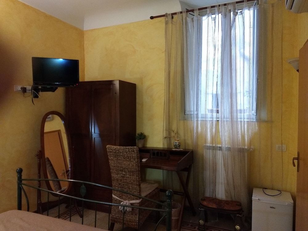 Palazzo Aprile Economy Room, 1 Queen Bed 4