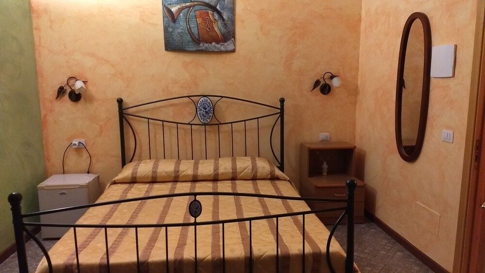 Palazzo Aprile Economy Room, 1 Queen Bed 3