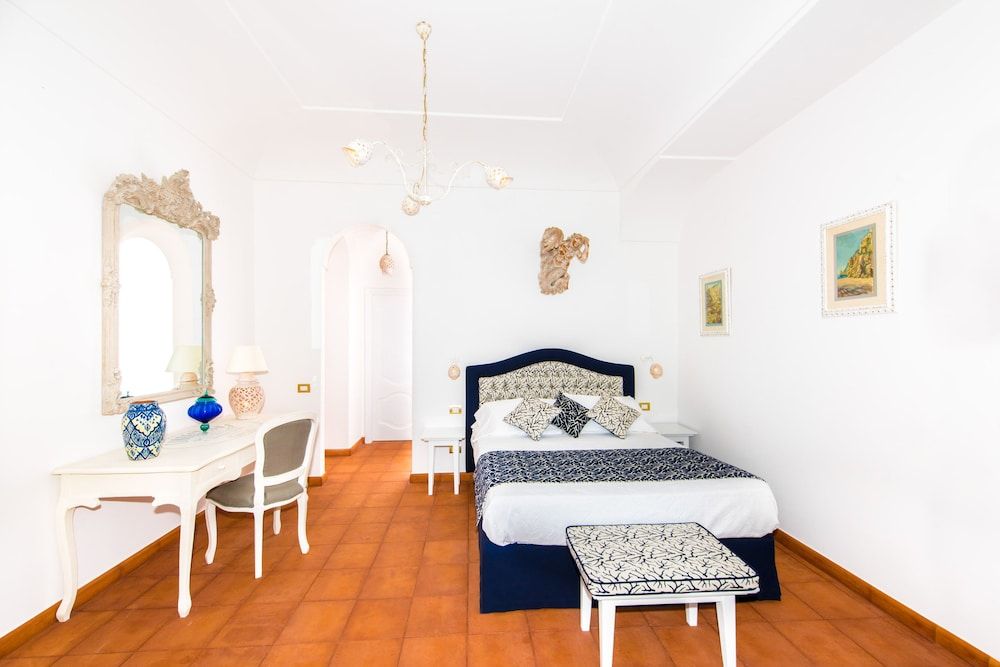 Royal Suite, 1 Queen Bed, Jetted Tub, Sea View (CMR Royal Suite)