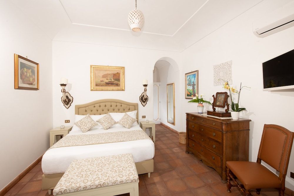 Deluxe Double Room (Milan Suite Partial Sea View)