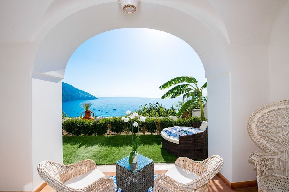 Royal Suite, 1 Queen Bed, Jetted Tub, Sea View (CMR Royal Suite)