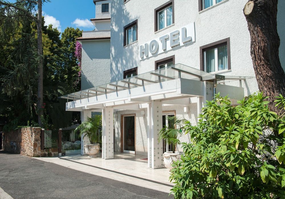 undefined Hotel La Pergola 7