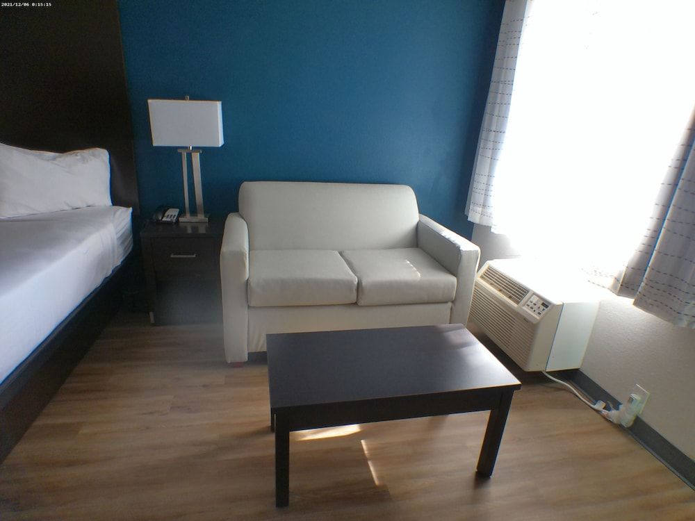 Greentree Inn Holbrook Deluxe Studio Suite, 1 King Bed 12