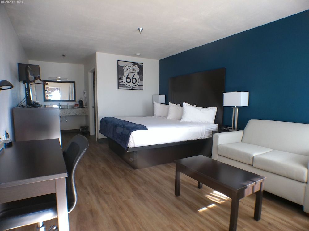 Greentree Inn Holbrook Deluxe Studio Suite, 1 King Bed 3