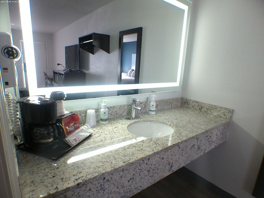 Greentree Inn Holbrook Standard Room, 2 Queen Beds 6