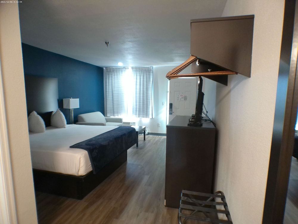 Greentree Inn Holbrook Deluxe Studio Suite, 1 King Bed 2