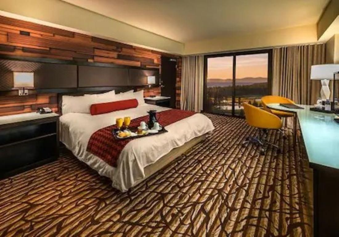 Deluxe King Room - Non-Smoking