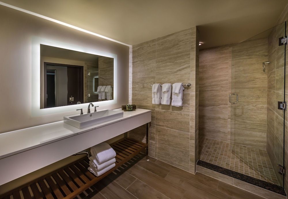 Bally’s Lake Tahoe Casino Resort Premier 2 Queens 6