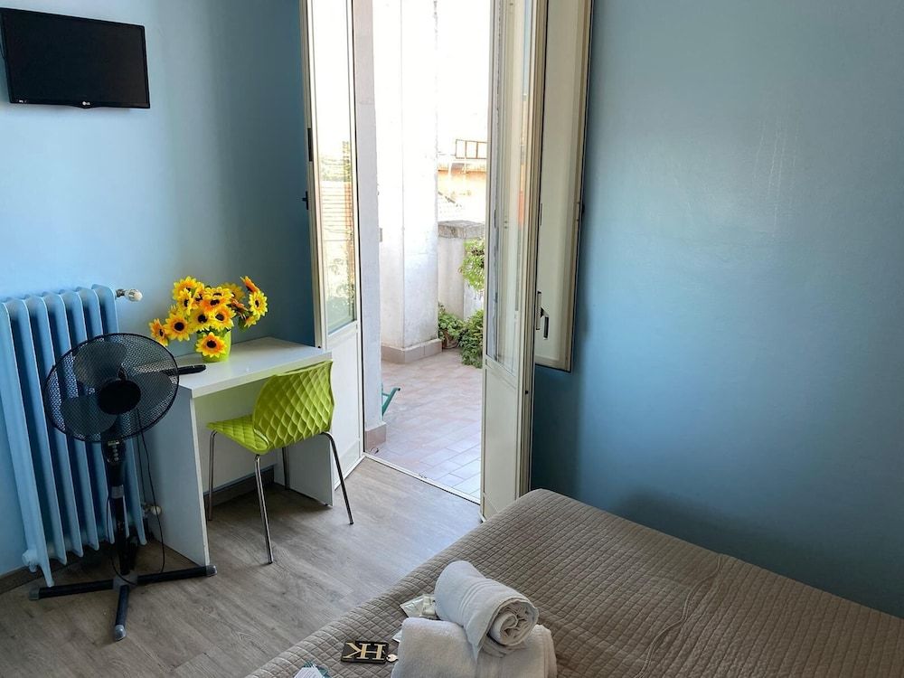 Hotel Kennedy Double Room, Private Bathroom 7