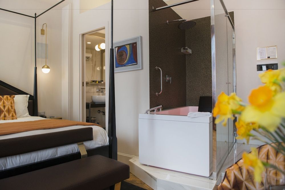 Torre Argentina Relais Junior Suite, 1 King Bed, City View 11