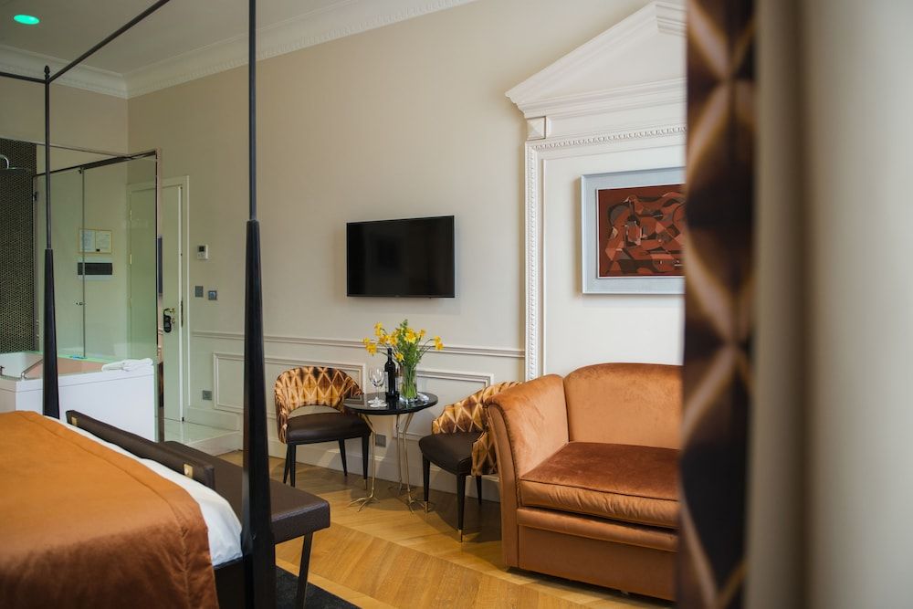 Torre Argentina Relais Junior Suite, 1 King Bed, City View 12