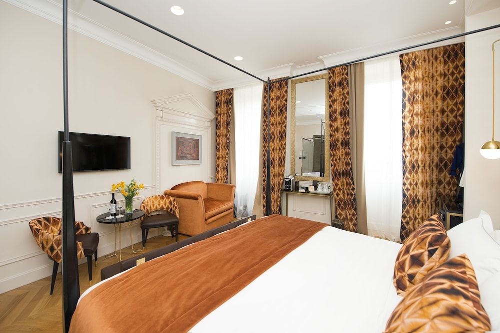 Torre Argentina Relais Junior Suite, 1 King Bed, City View 5
