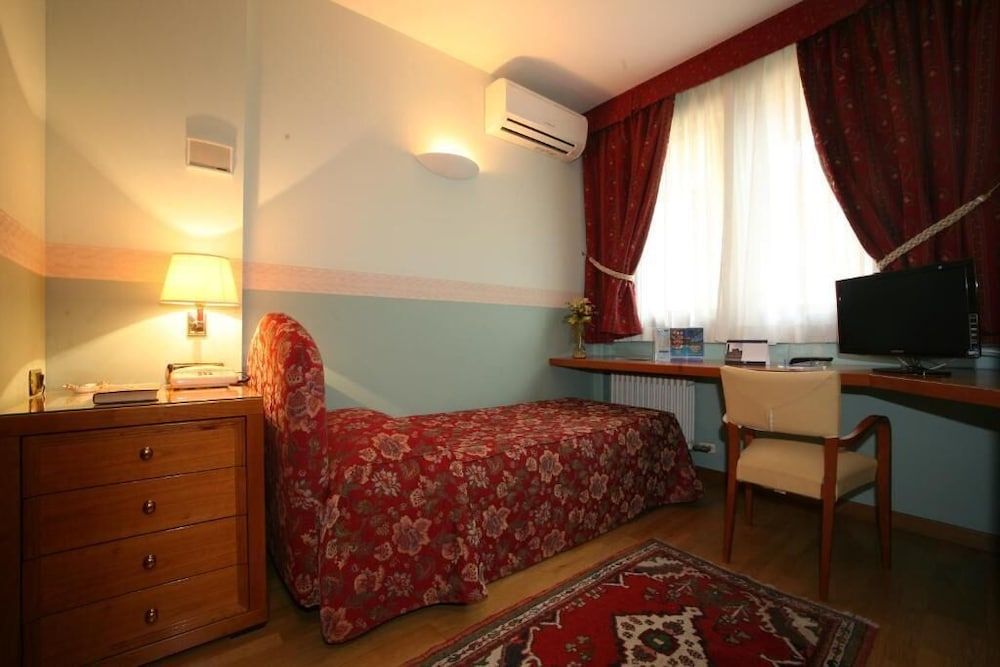Economy Single Room
