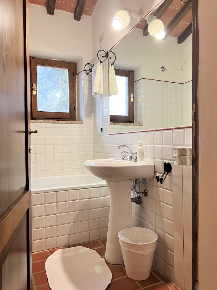 Fattoria Lornano Winery Apartment, 2 Bedrooms, Garden View 7