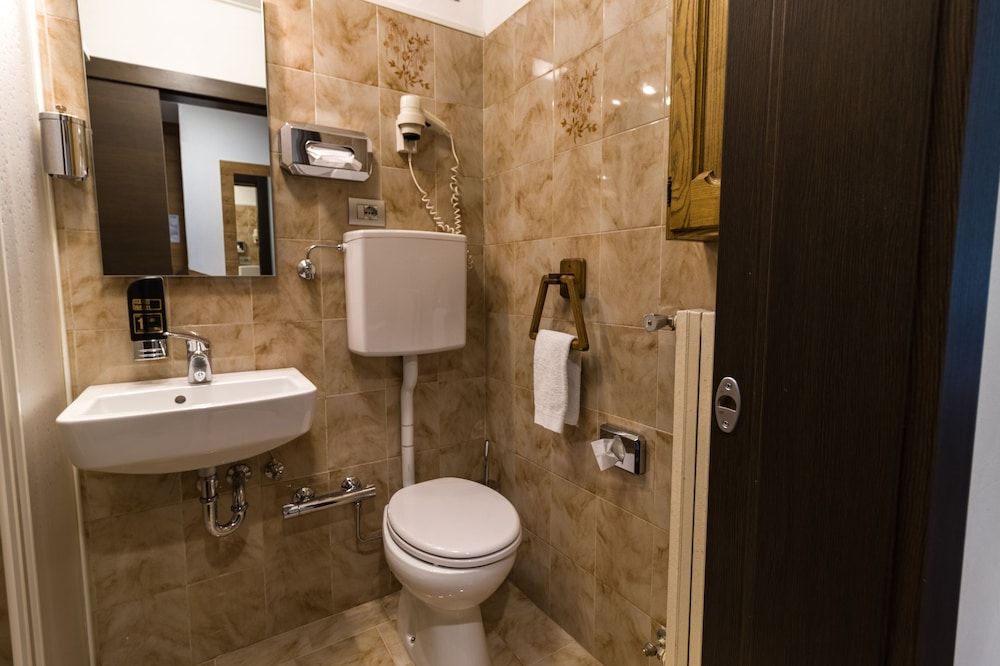 Hotel Villa Argentina Superior Double or Twin Room 8