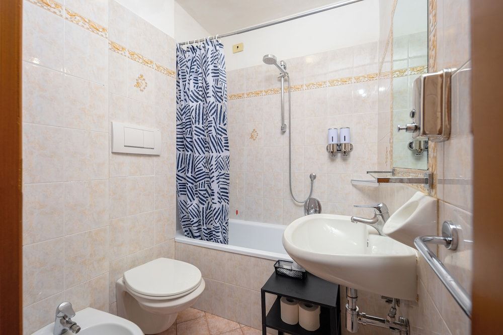 undefined Lilium Hotel 7