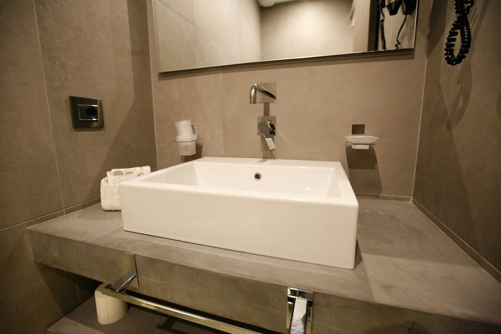 Relais Piazza del Plebiscito Comfort Room, 1 Bedroom, Bathtub, Courtyard View 21