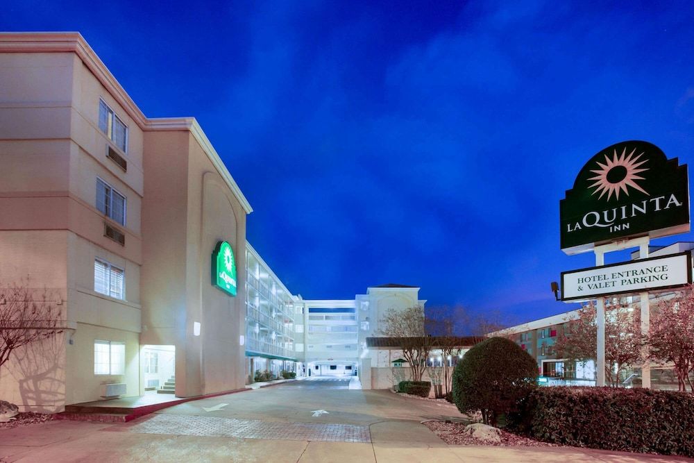 undefined La Quinta Inn by Wyndham Austin Capitol / Downtown 8