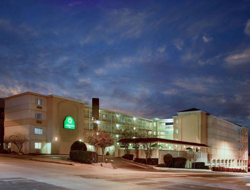 undefined La Quinta Inn by Wyndham Austin Capitol / Downtown 9