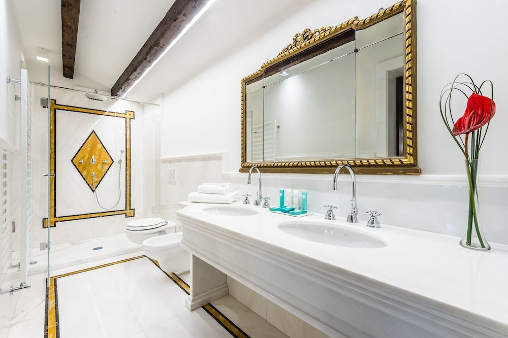 Presidential Suite, Canal View