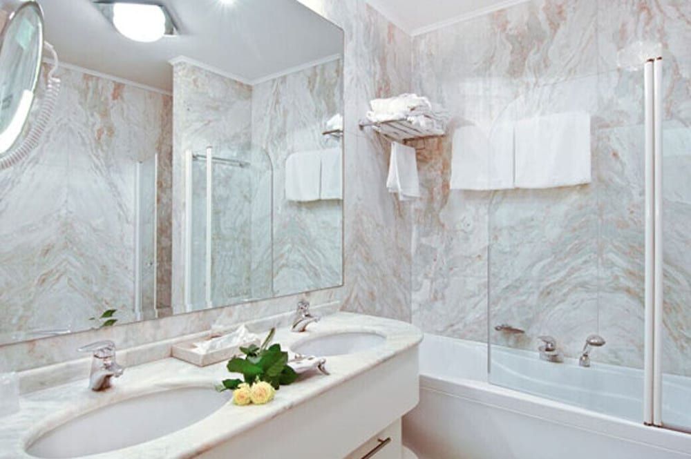 Hotel Foscari Palace Deluxe Room, Canal View 4