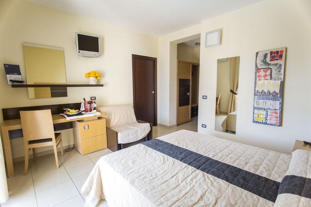 Ticho's Greenblu Hotel Triple Room, Pool View 2