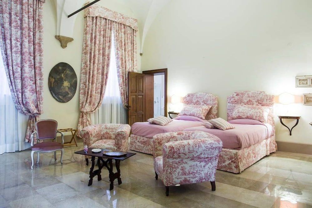 Room (Rosa)